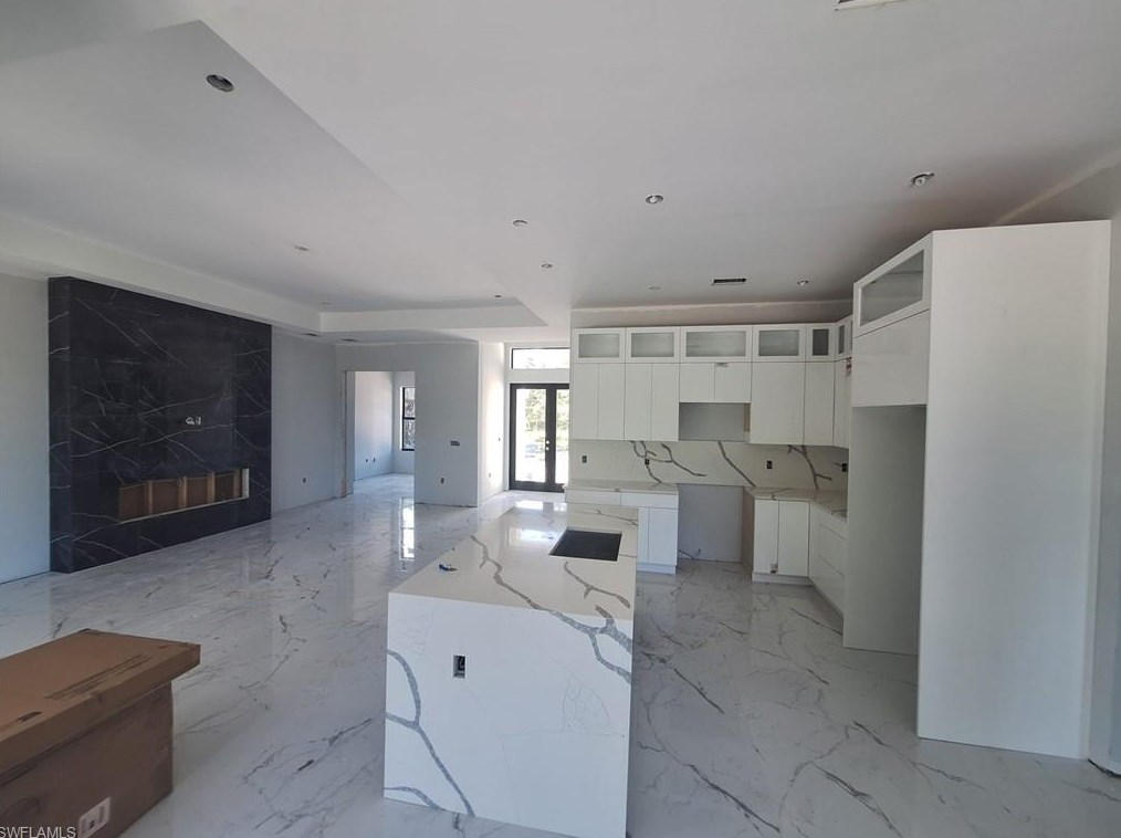 2643 8th Ave, Naples, FL 34117-4956