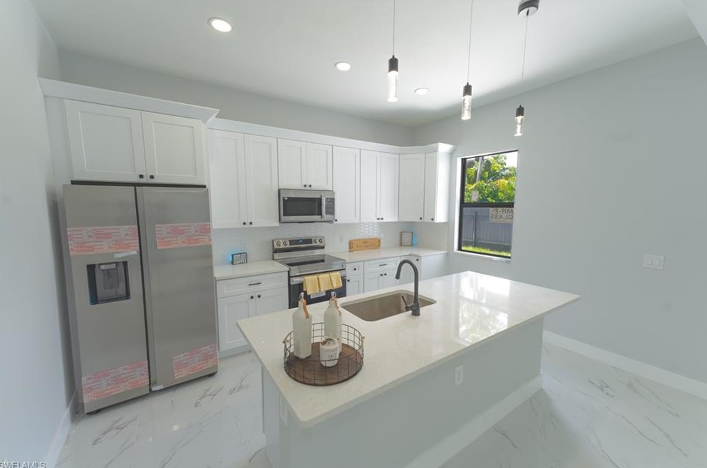 800 2nd St, Cape Coral, FL 33991