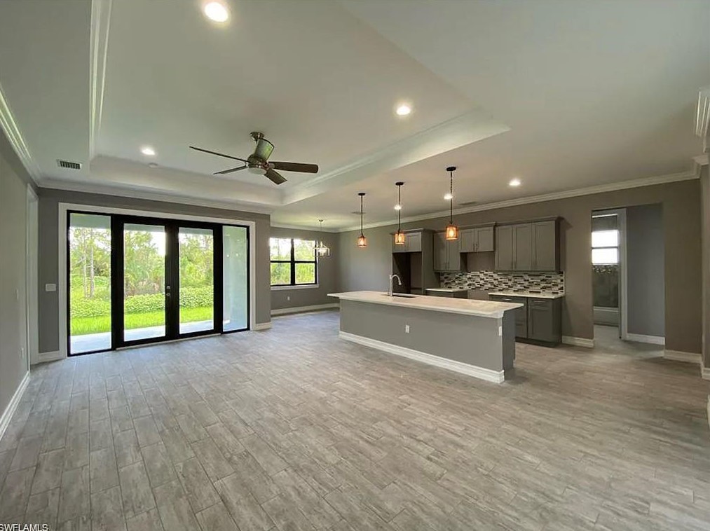 4219 10th Ave, Naples, FL 34117-2703