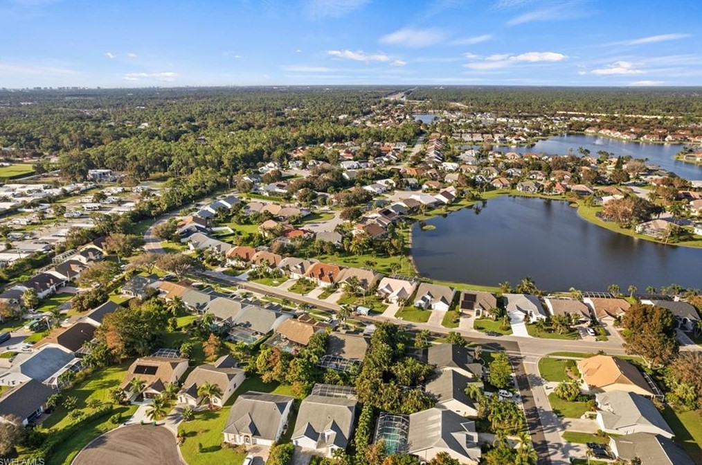 645 Lambton Ln, Naples FL 34104-8305 exterior