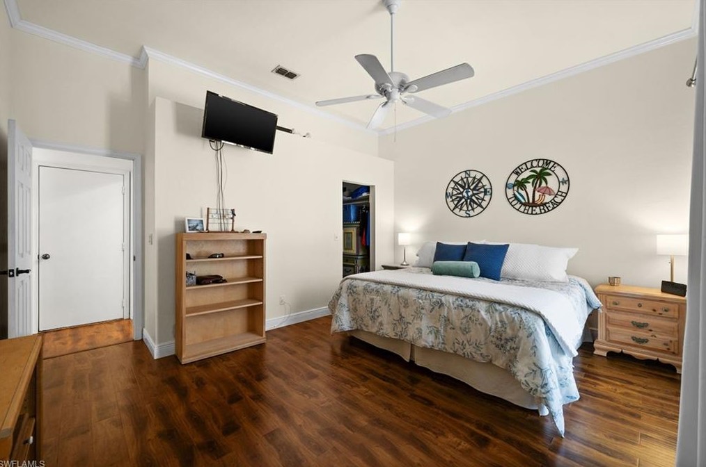 645 Lambton Ln, Naples FL 34104-8305 exterior