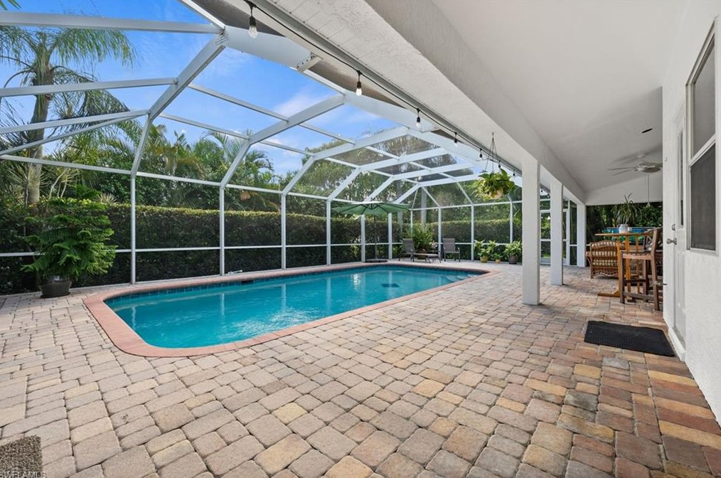 645 Lambton Ln, Naples FL 34104-8305 exterior