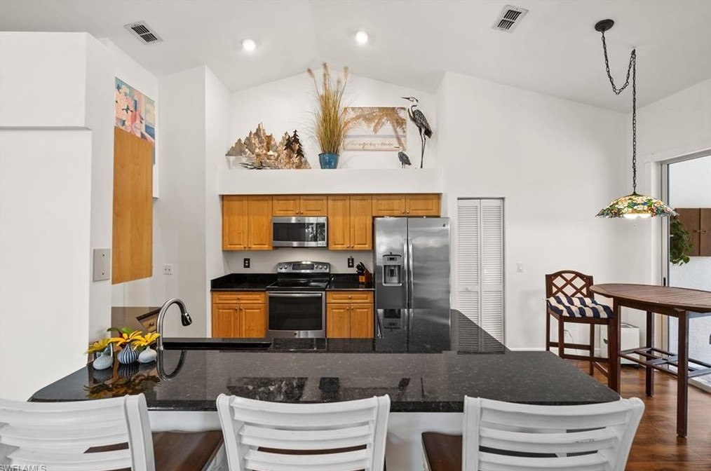 645 Lambton Ln, Naples FL 34104-8305 exterior