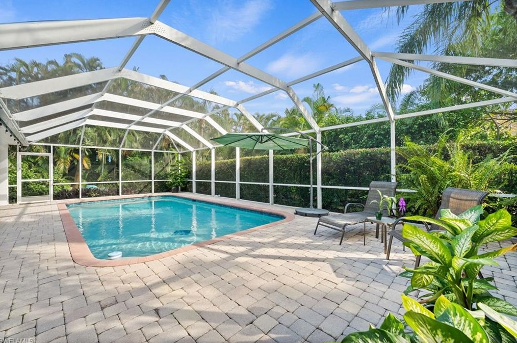 645 Lambton Ln, Naples FL 34104-8305 exterior