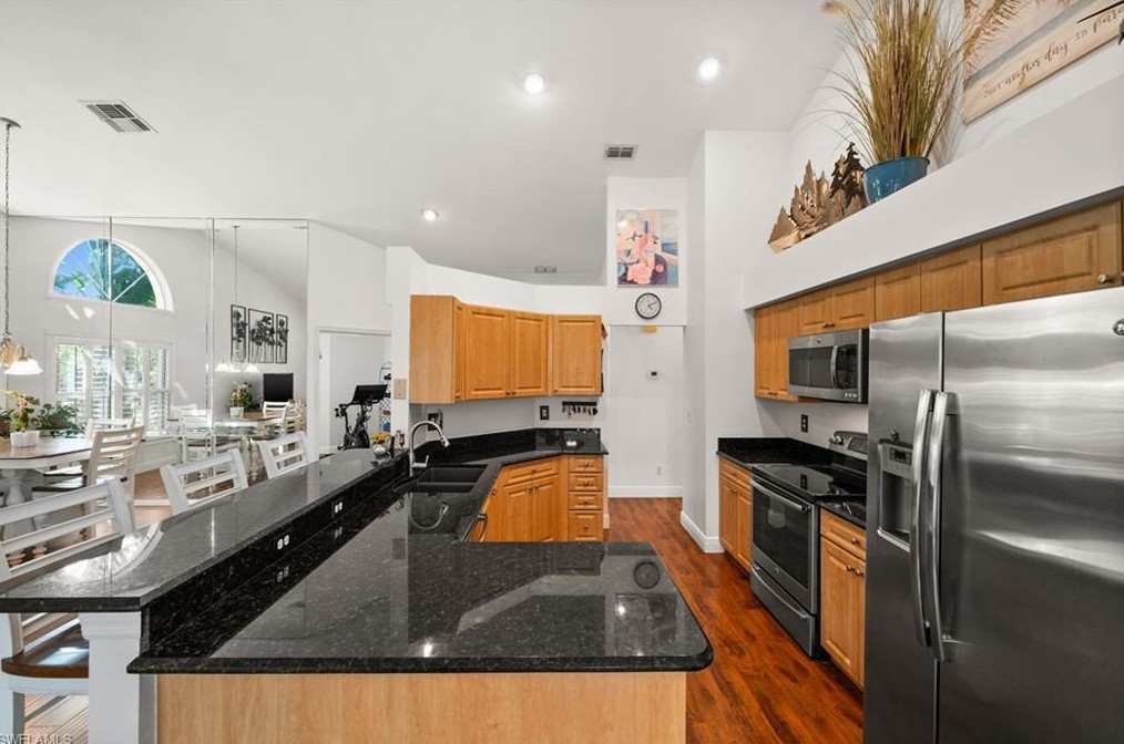 645 Lambton Ln, Naples FL 34104-8305 exterior