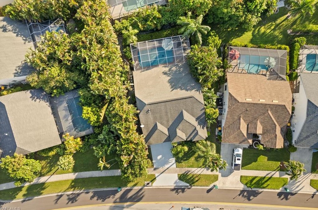 645 Lambton Ln, Naples FL 34104-8305 exterior