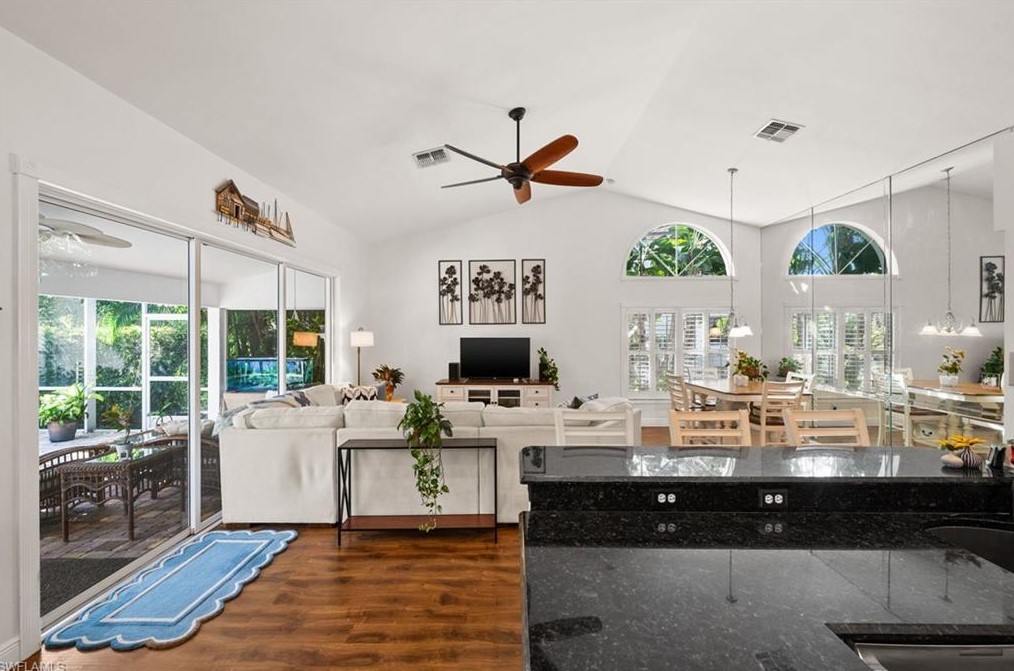 645 Lambton Ln, Naples FL 34104-8305 exterior