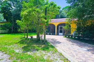 571 E Lincoln Ave, Labelle, FL 33935 - Photo 2