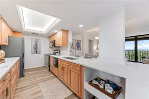 17 Bluebill Ave, Naples, FL 34108 - Photo 2