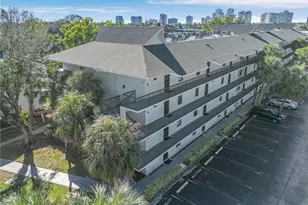 600 Neapolitan Way, Naples, FL 34103 - Photo 30