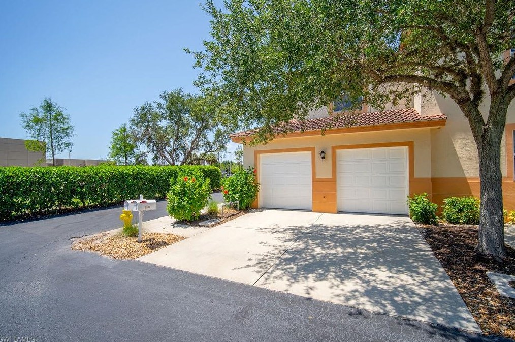 15570 Bellamar Dr, Fort Myers, FL 33908-1302