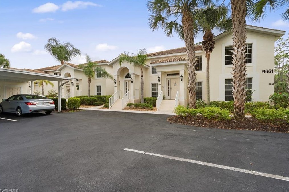 9661 Hemingway Ln, Fort Myers, FL 33913-6608