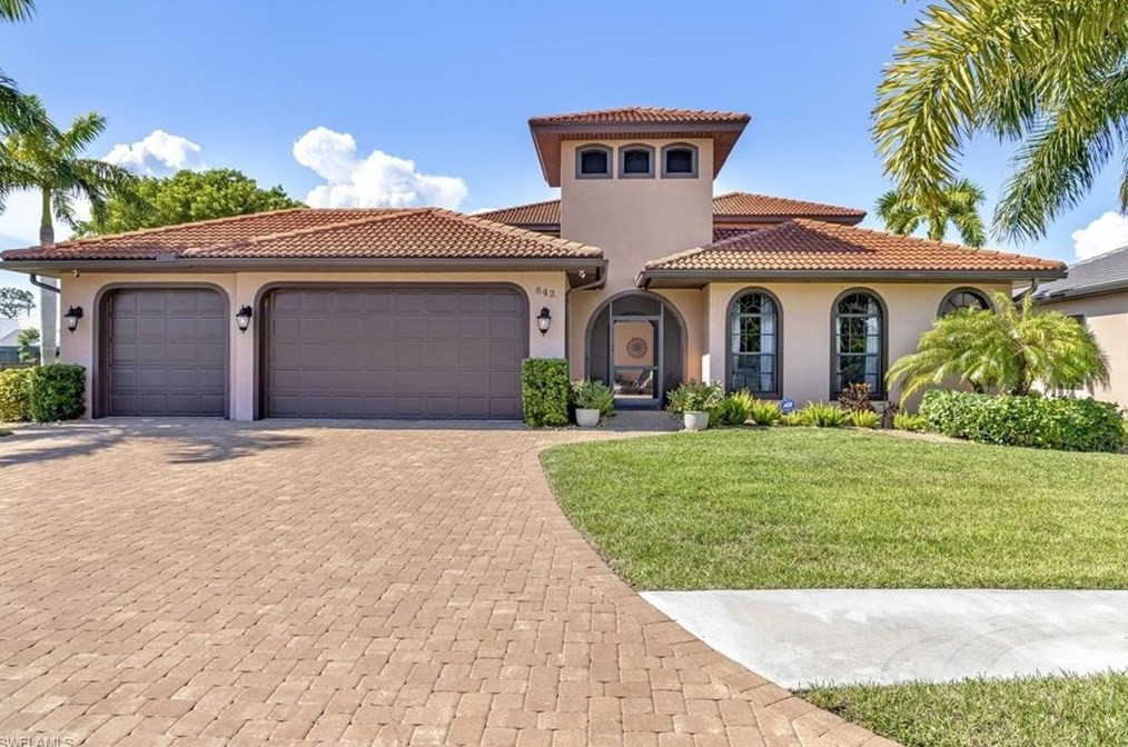 842 Palmetto Pointe Cir, Cape Coral, FL 33991-3607