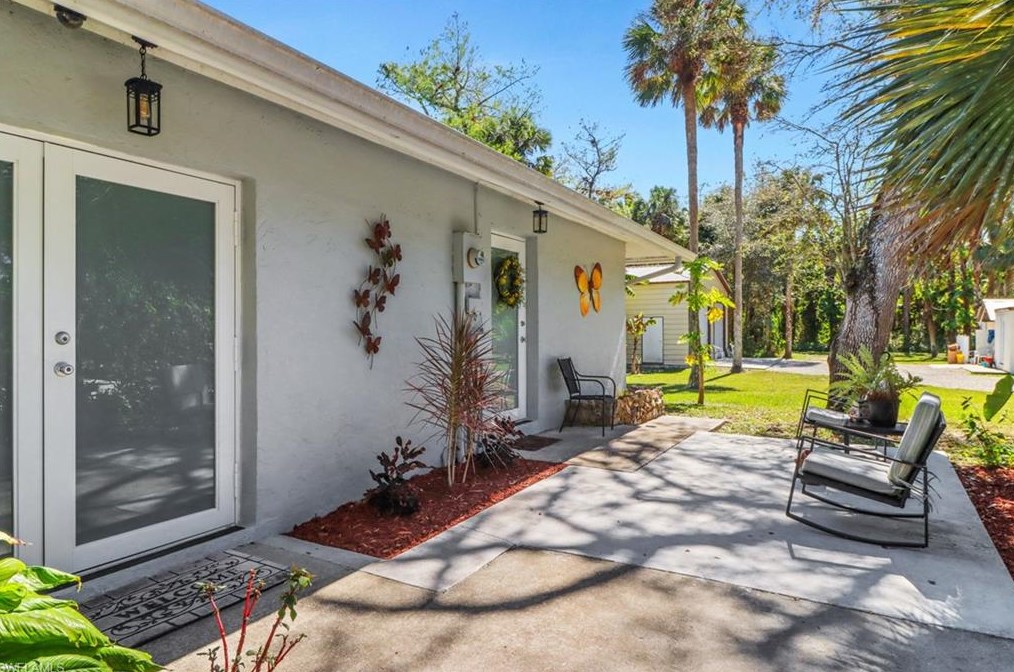 670 14th Ave Nw, Naples, FL 34120
