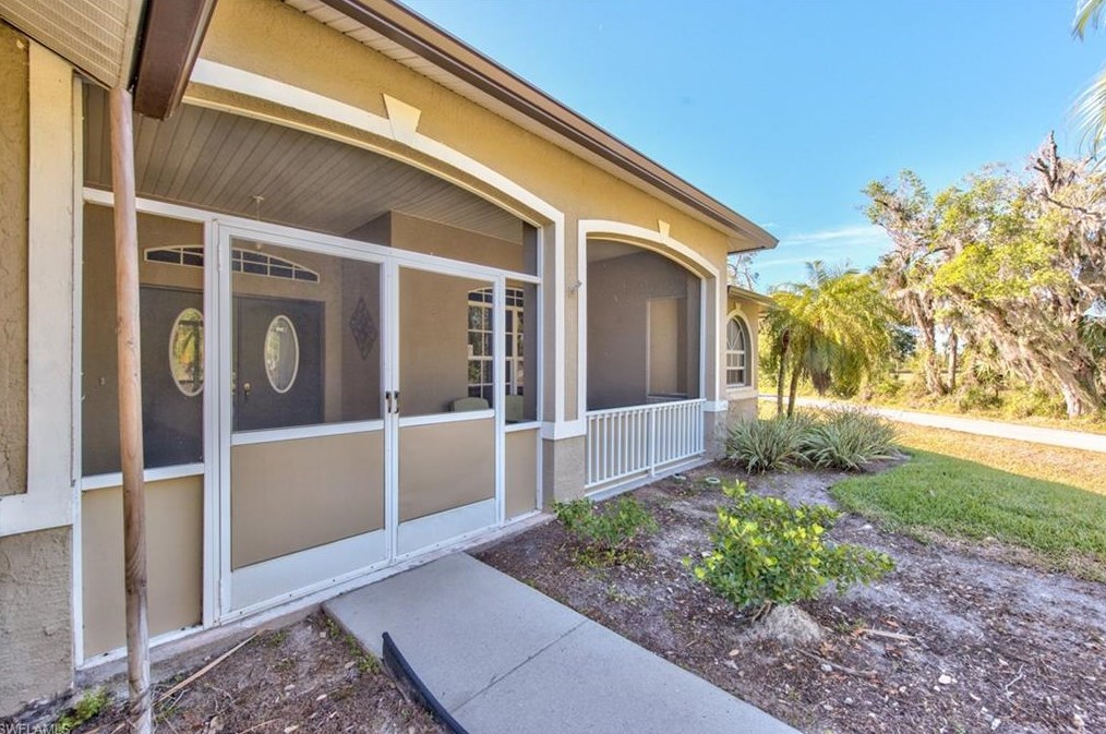 15500 Idalia Dr, Alva, FL 33920-3450