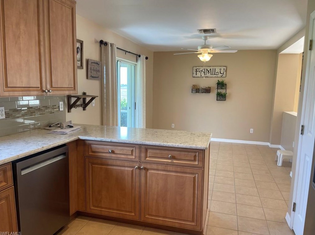 1805 7th Ter, Cape Coral, FL 33993-7124