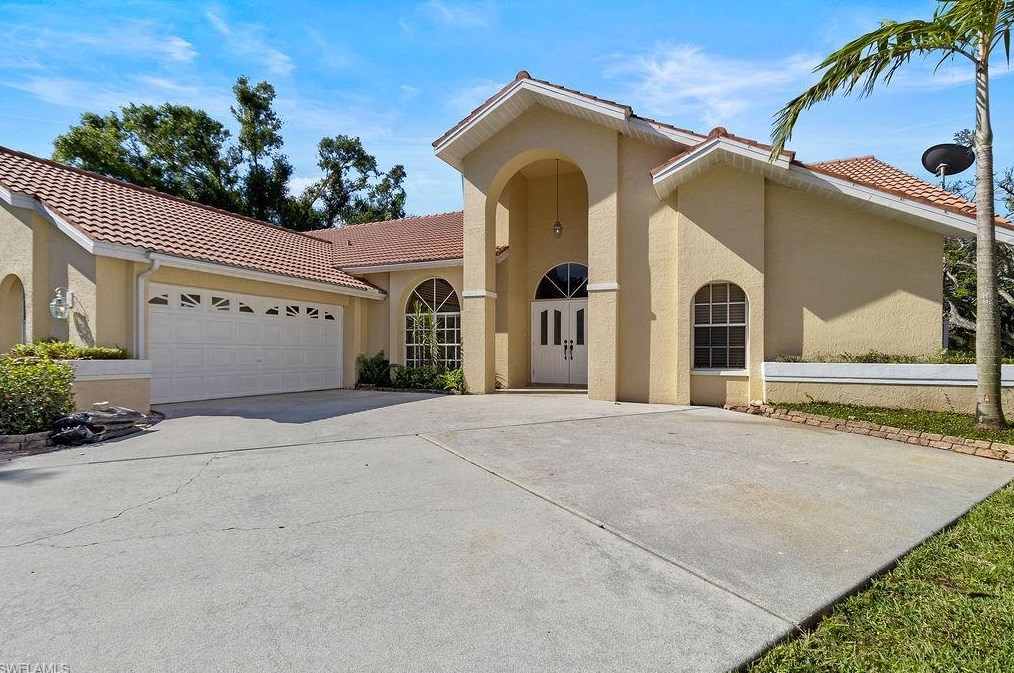 11470 Persimmon Ct, Fort Myers FL  33913-8120 exterior