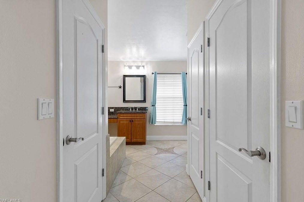 11470 Persimmon Ct, Fort Myers FL  33913-8120 exterior