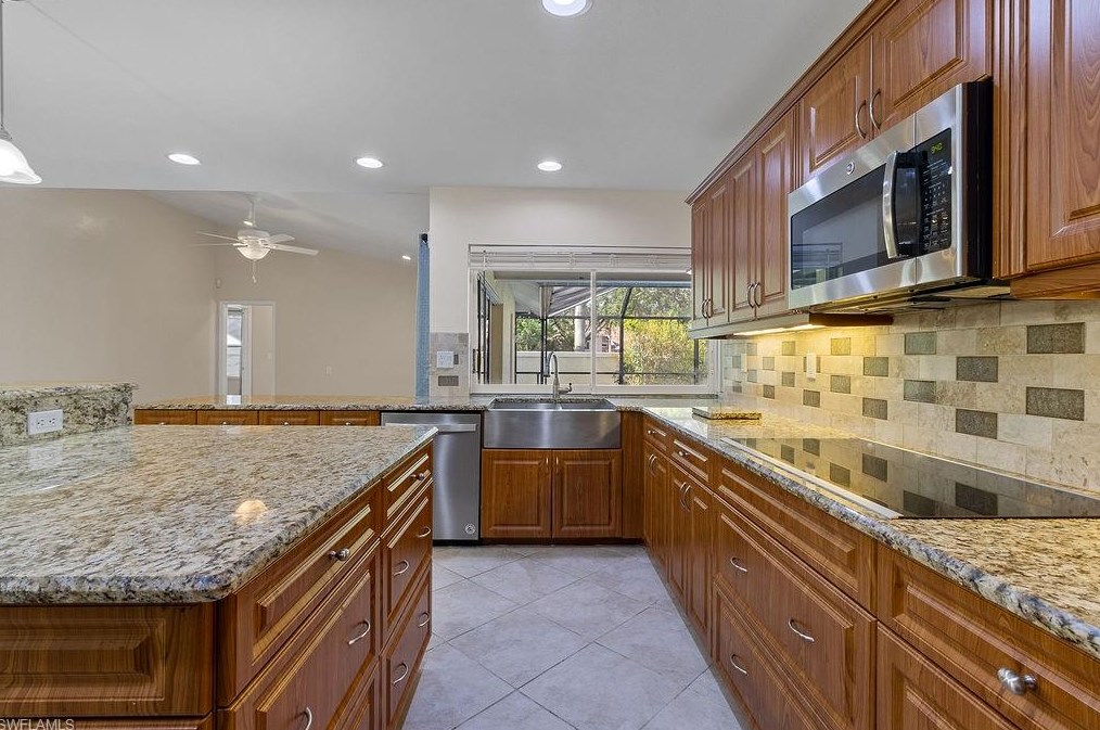 11470 Persimmon Ct, Fort Myers FL  33913-8120 exterior