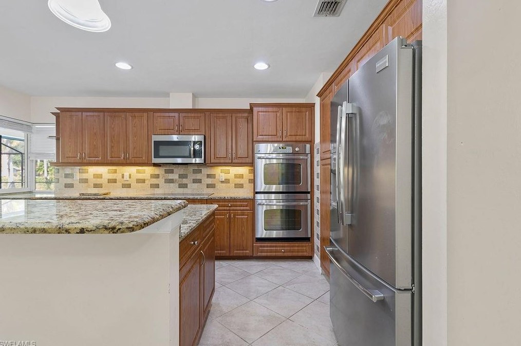 11470 Persimmon Ct, Fort Myers FL  33913-8120 exterior