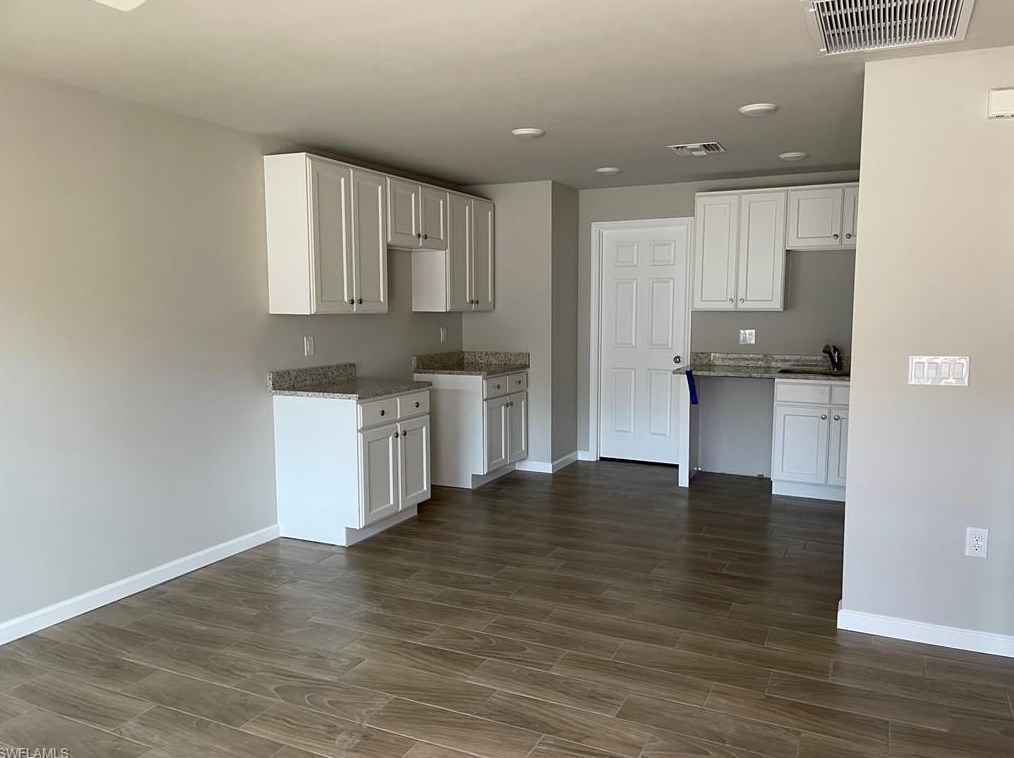 2424 Linhart Ave, Fort Myers, FL 33901-6307