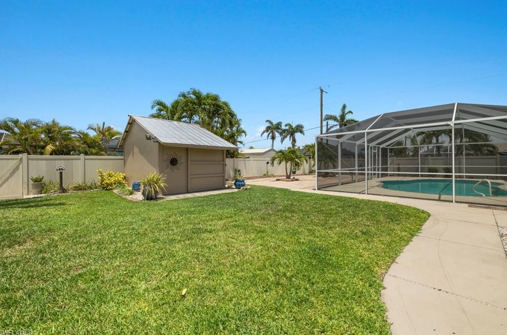 4104 Country Club Blvd, Cape Coral FL  33904-5232 exterior