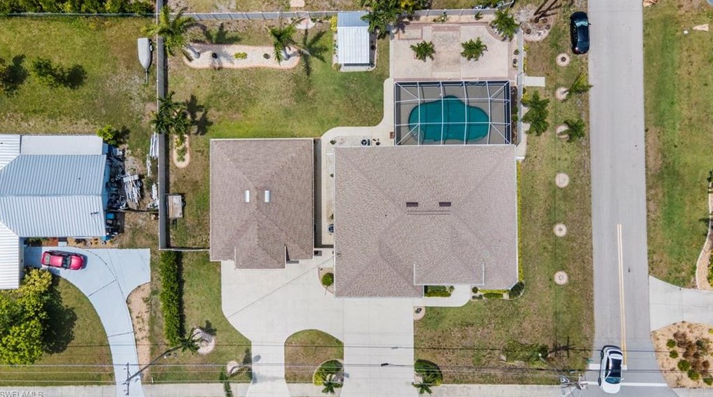 4104 Country Club Blvd, Cape Coral FL  33904-5232 exterior