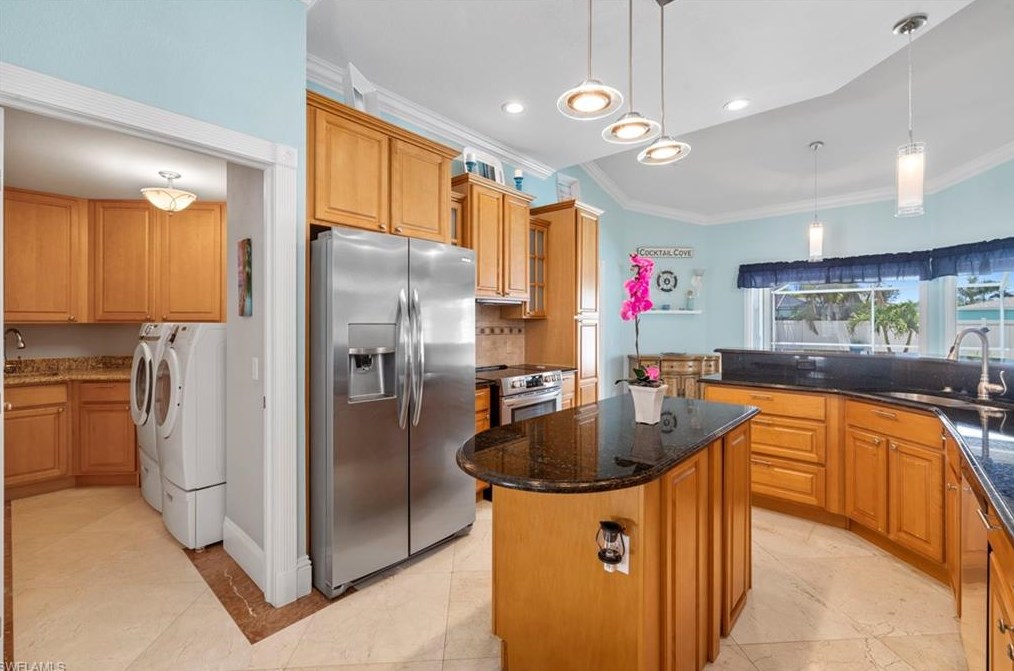 4104 Country Club Blvd, Cape Coral FL  33904-5232 exterior