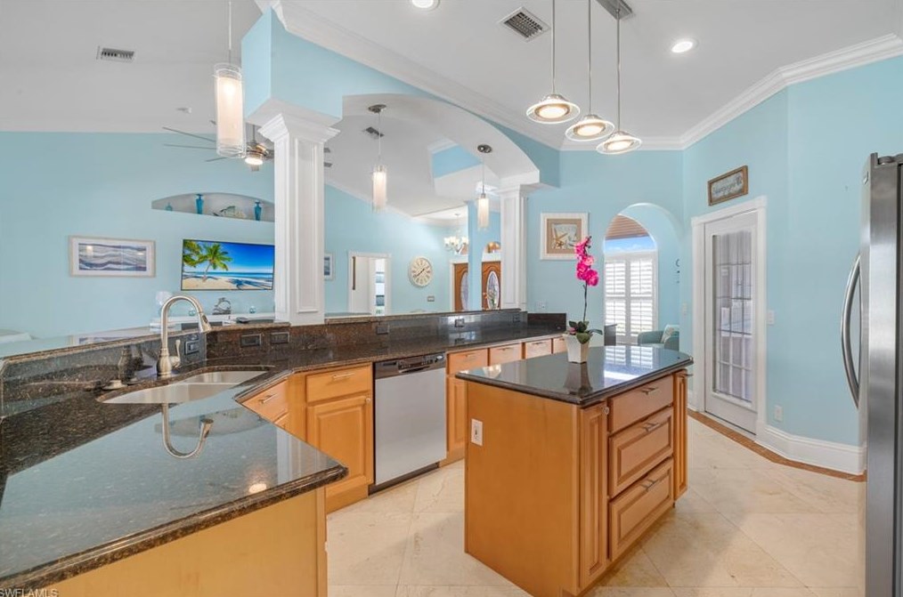 4104 Country Club Blvd, Cape Coral FL  33904-5232 exterior