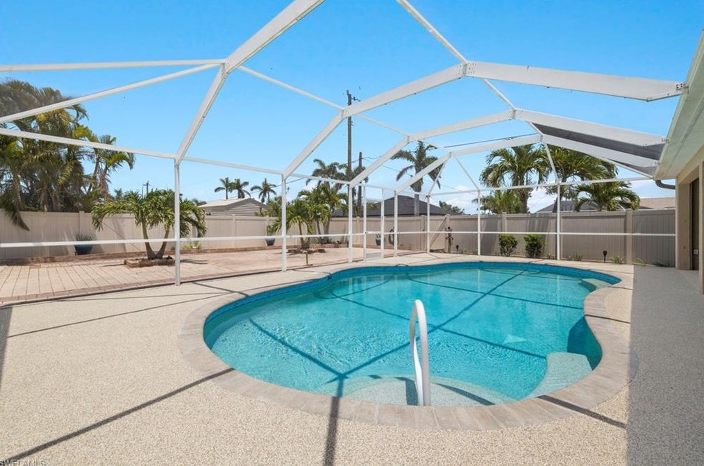 4104 Country Club Blvd, Cape Coral FL  33904-5232 exterior