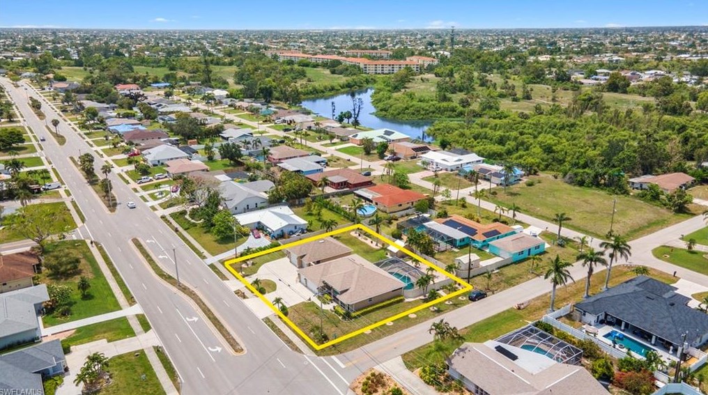 4104 Country Club Blvd, Cape Coral FL  33904-5232 exterior