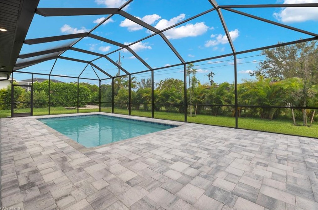 619 23rd St, Cape Coral, FL 33993-4077