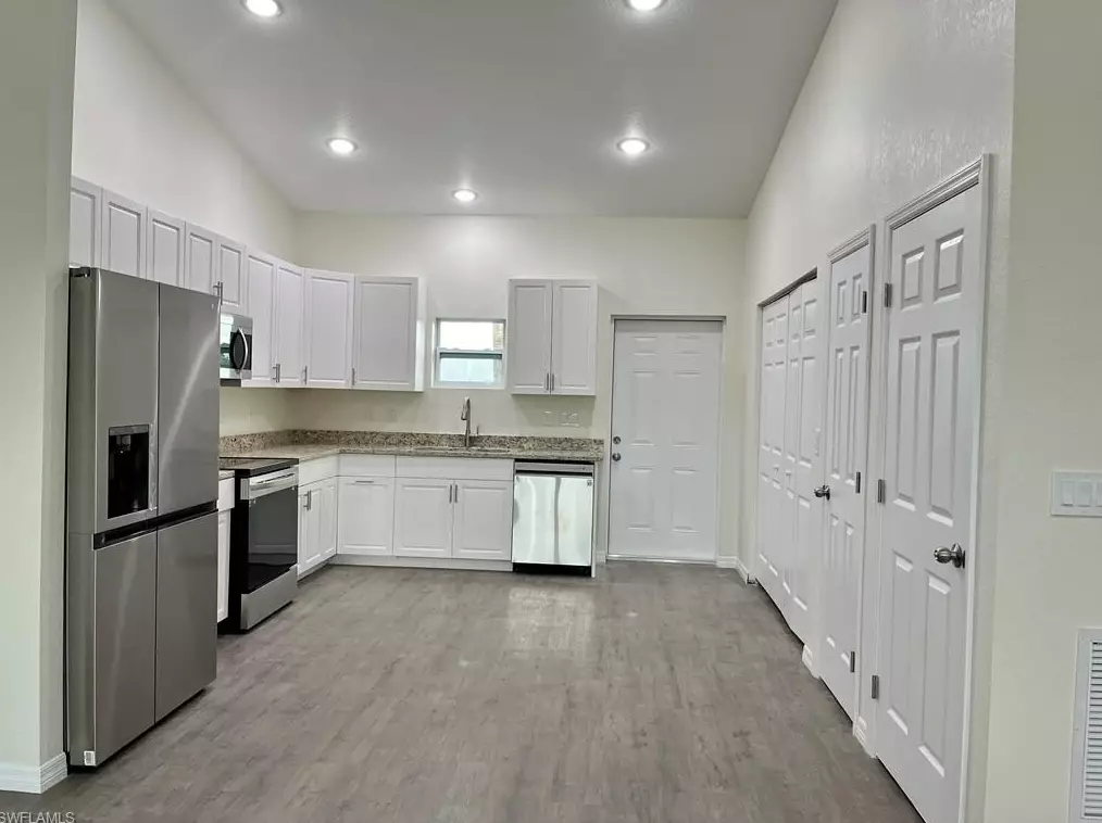 8045 Sherwood Cir, Labelle, FL 33935-5488
