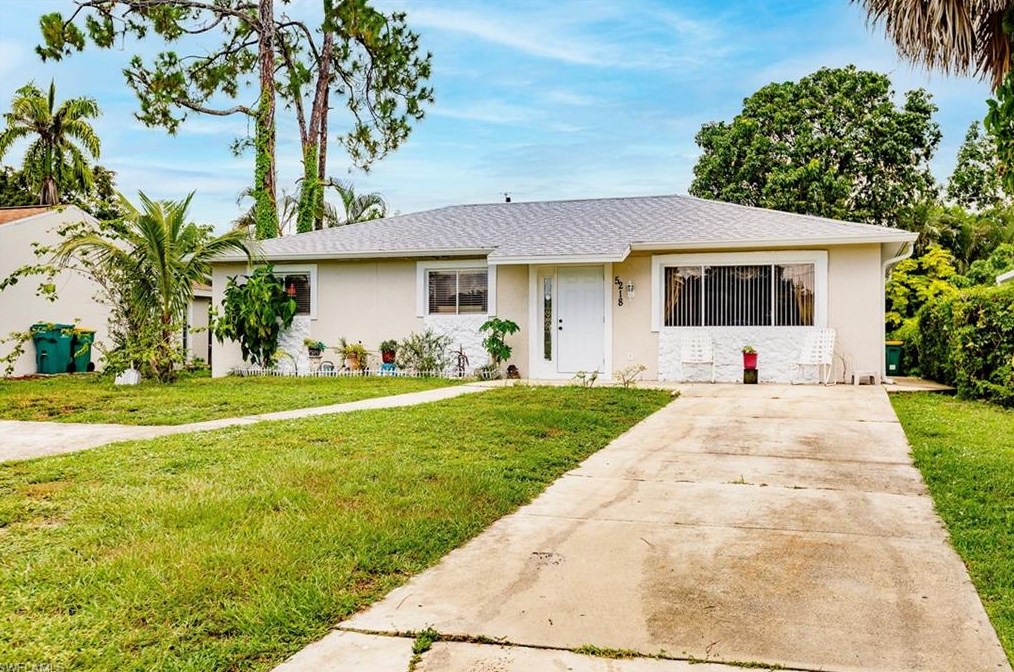 5218 Dixie Dr, Naples, FL 34113