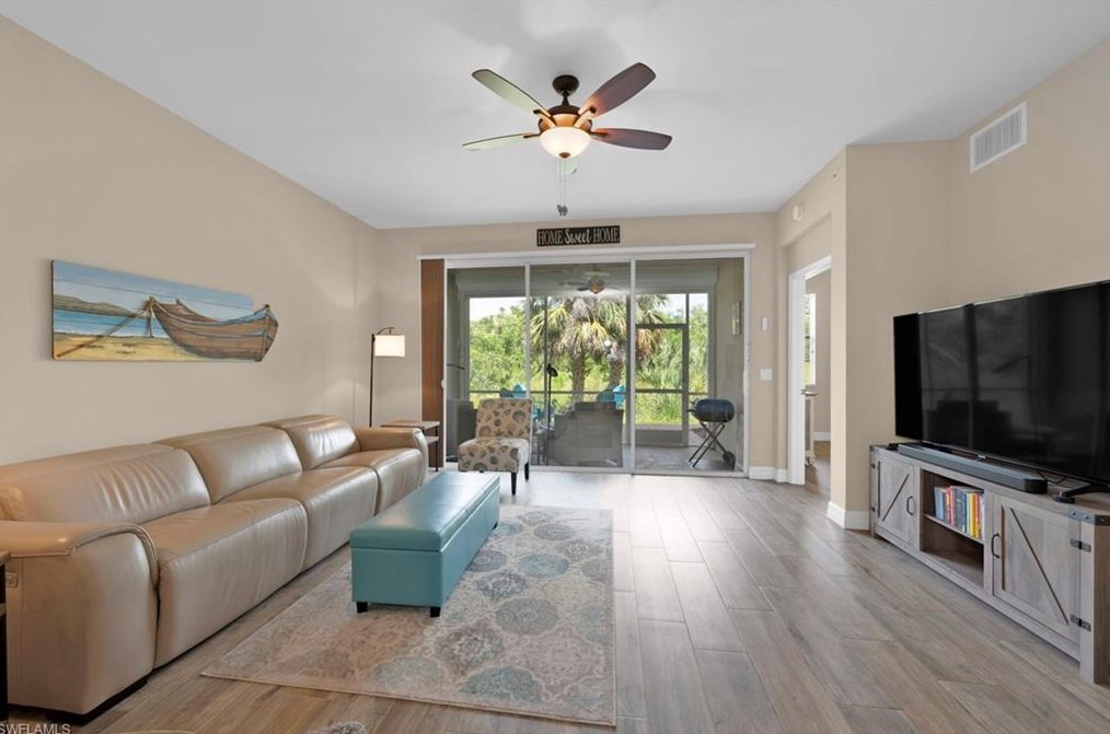 12601 Las Olas Ln, Fort Myers, FL 33919-3373