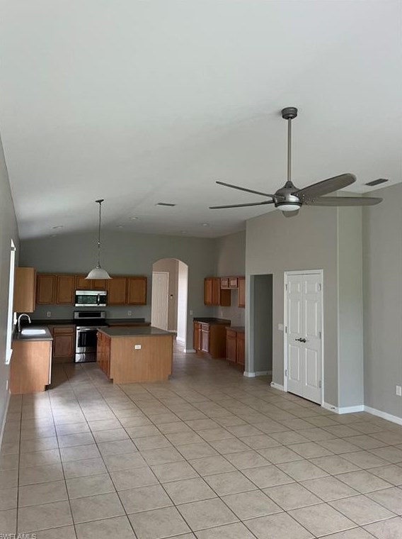 2022 Fairmont Ln, Naples, FL 34120