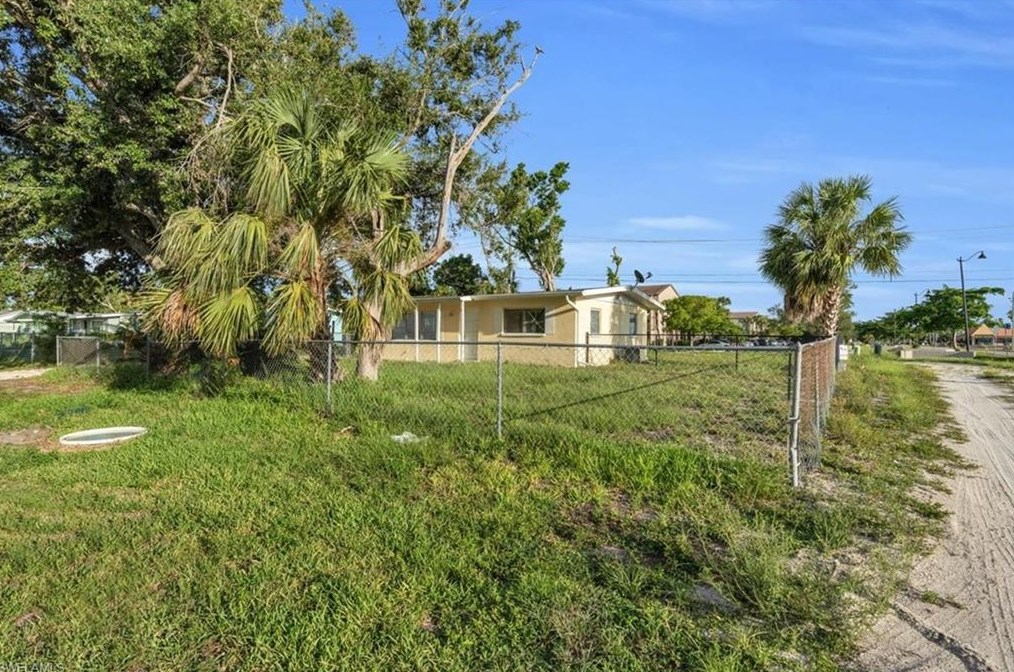2600 Ashwood St, Fort Myers, FL 33901-0909