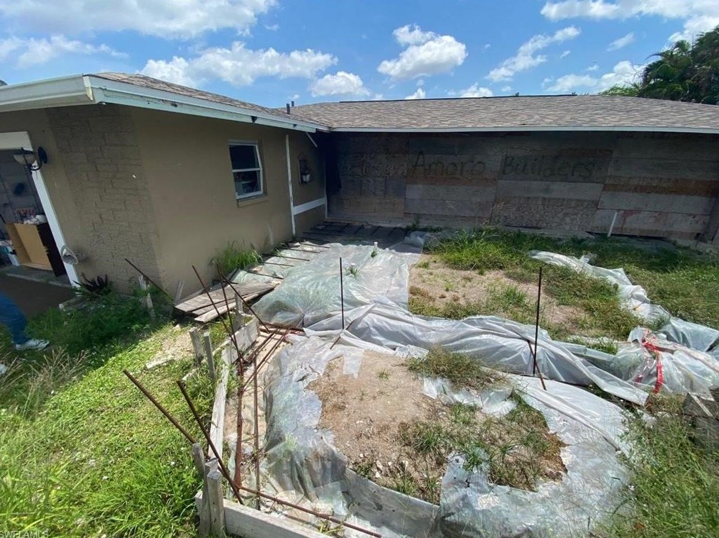 4208 6th Pl, Cape Coral, FL 33904