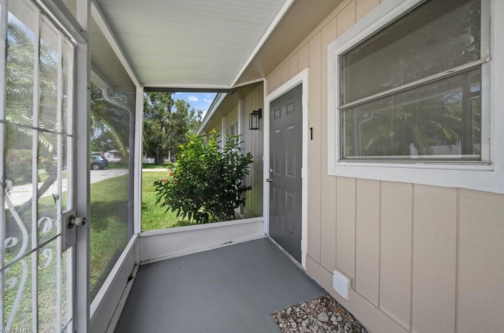 51 Lake St, Fort Myers, FL 33903-4446