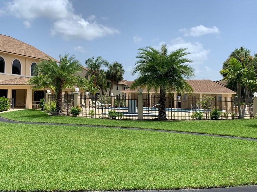 8715 Charter Club Cir #4, Fort Myers, FL 33919