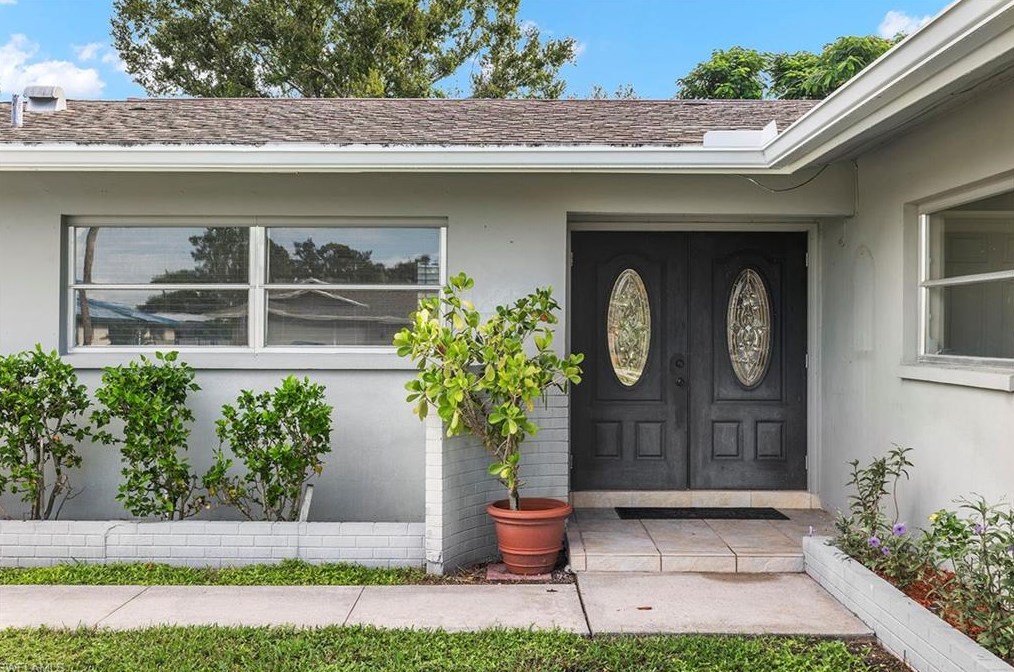 575 Peck Ave, Fort Myers, FL 33919-3121
