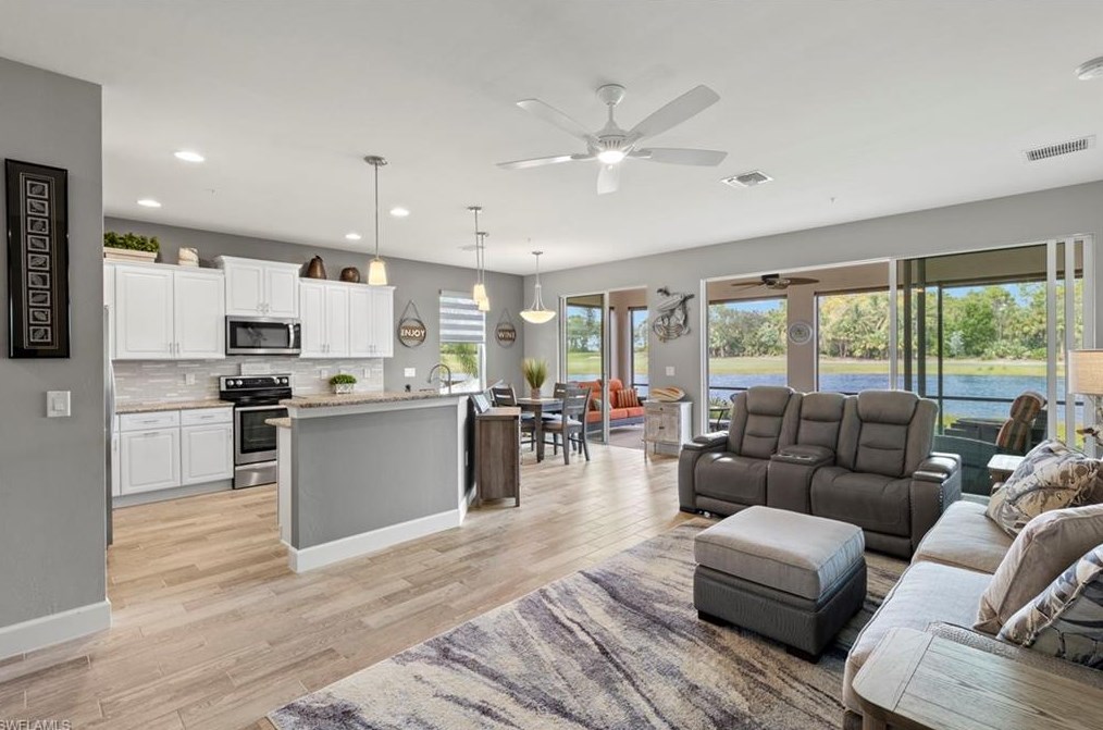 10221 Glastonbury Cir, Fort Myers, FL 33913-8540