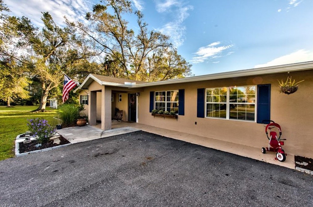 4041 Woodbrier Dr, Fort Myers, FL 33905-6424