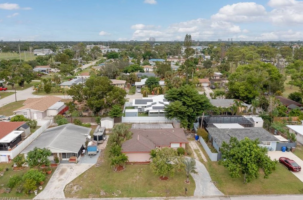 1645 Jamestown Ct, Fort Myers, FL 33907-1105