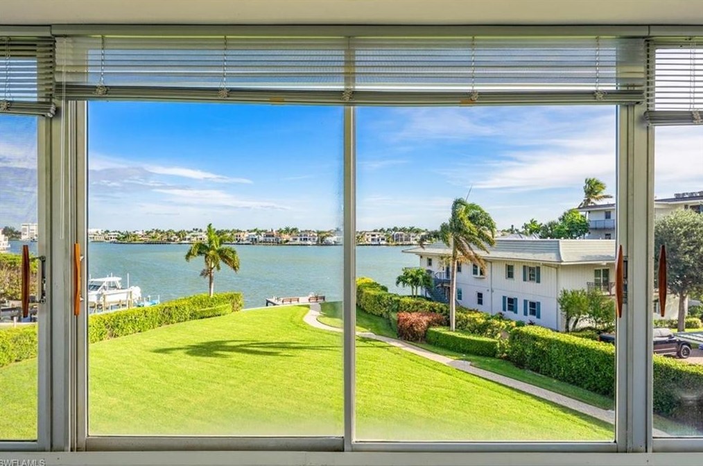 3420 Gulf Shore Blvd N #32, Naples, FL 34103