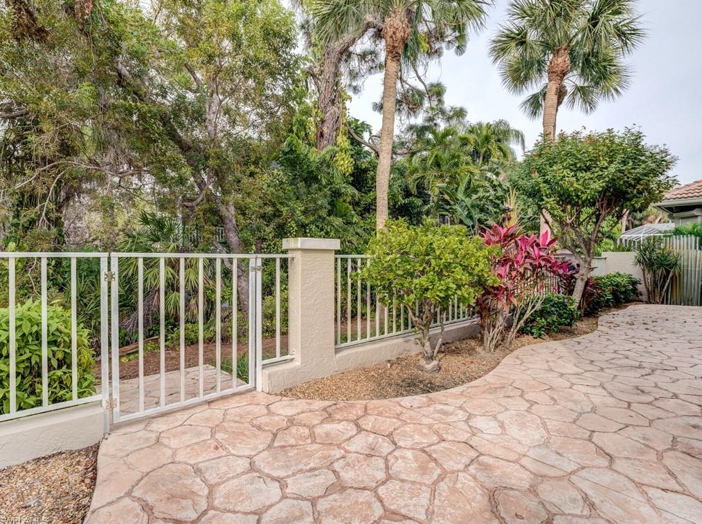 27114 Lost Lake Ln, Bonita Springs FL  34134-2634 exterior