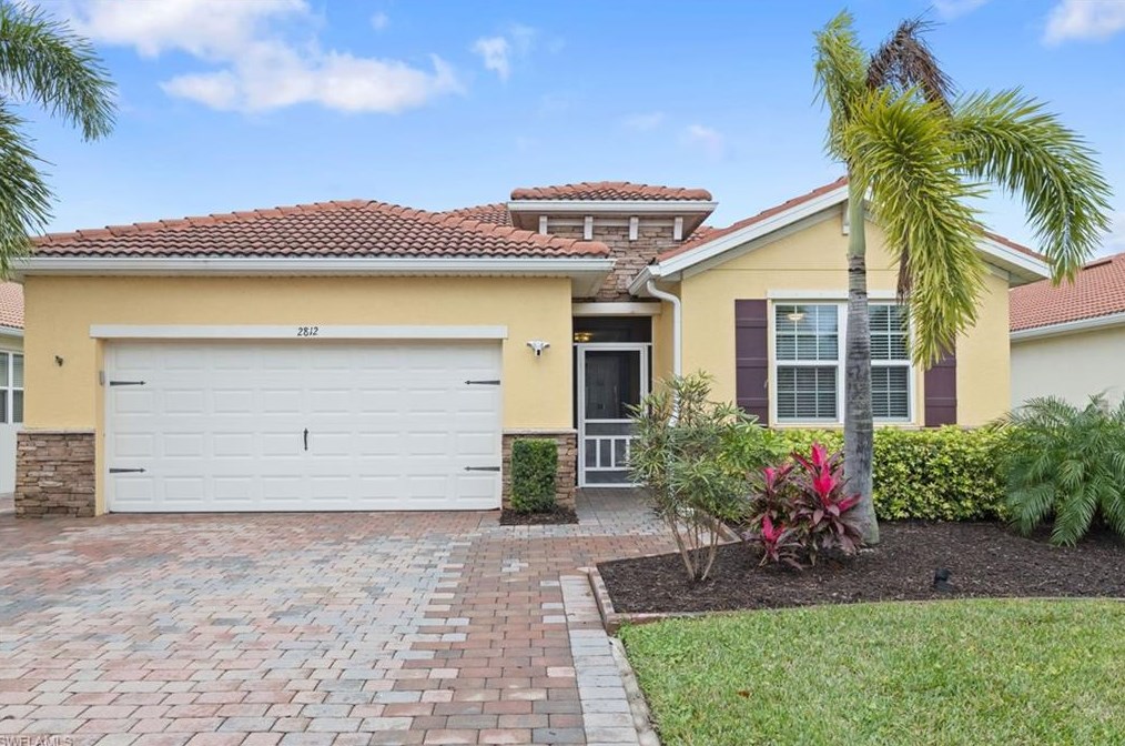 2812 Apple Blossom Dr, Alva, FL 33920-4651