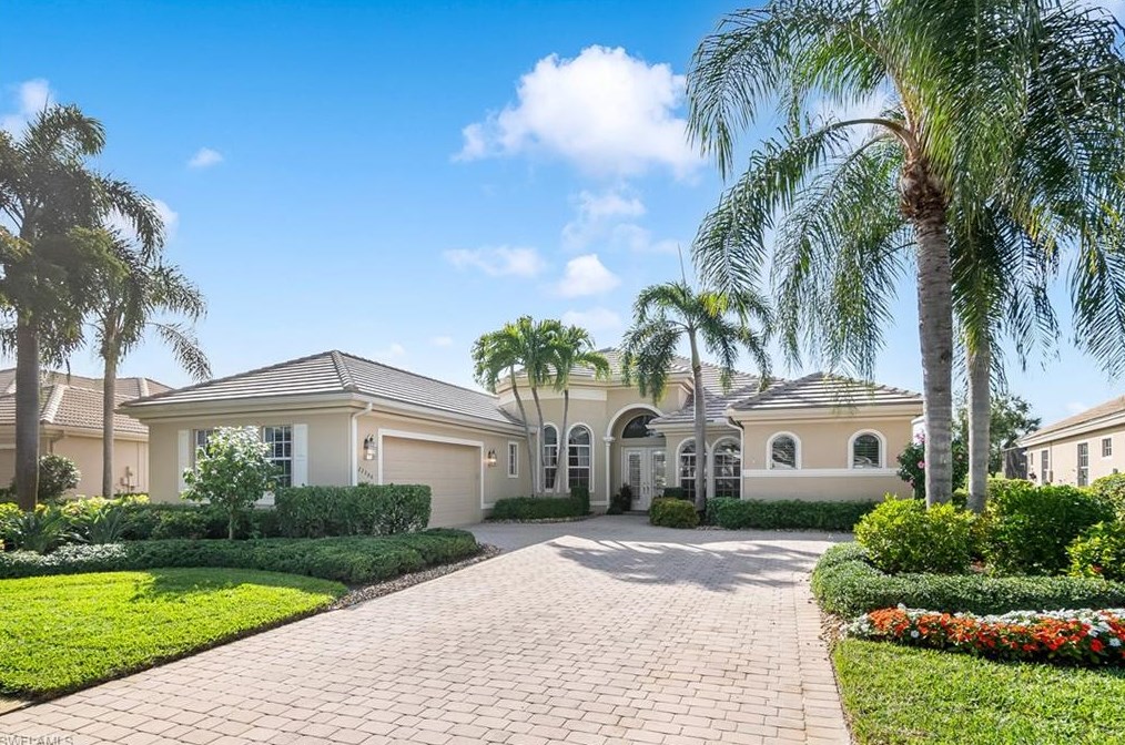 22300 Kenwood Isle Dr, Bonita Springs, FL 34135-7243