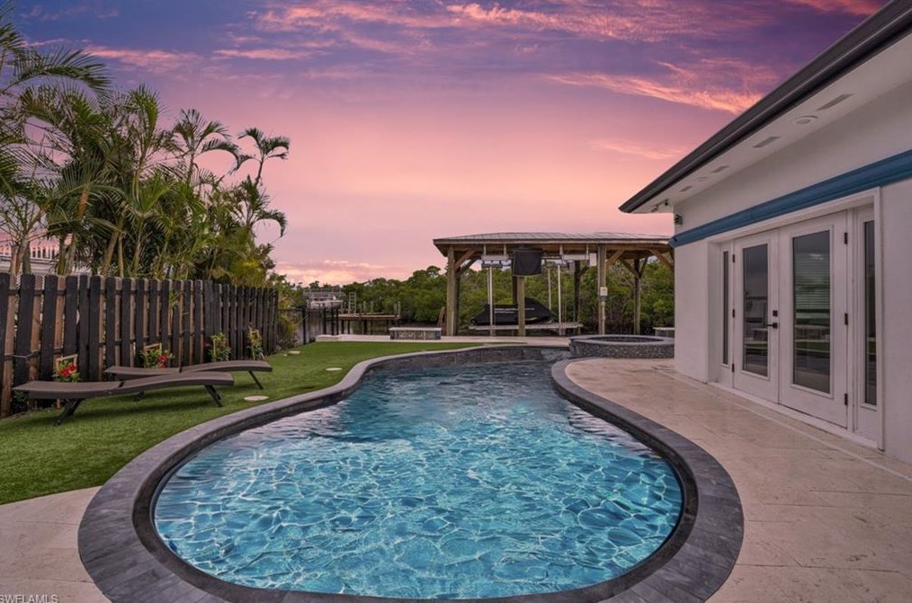 290 Seminole Way, Fort Myers Beach, FL 33931