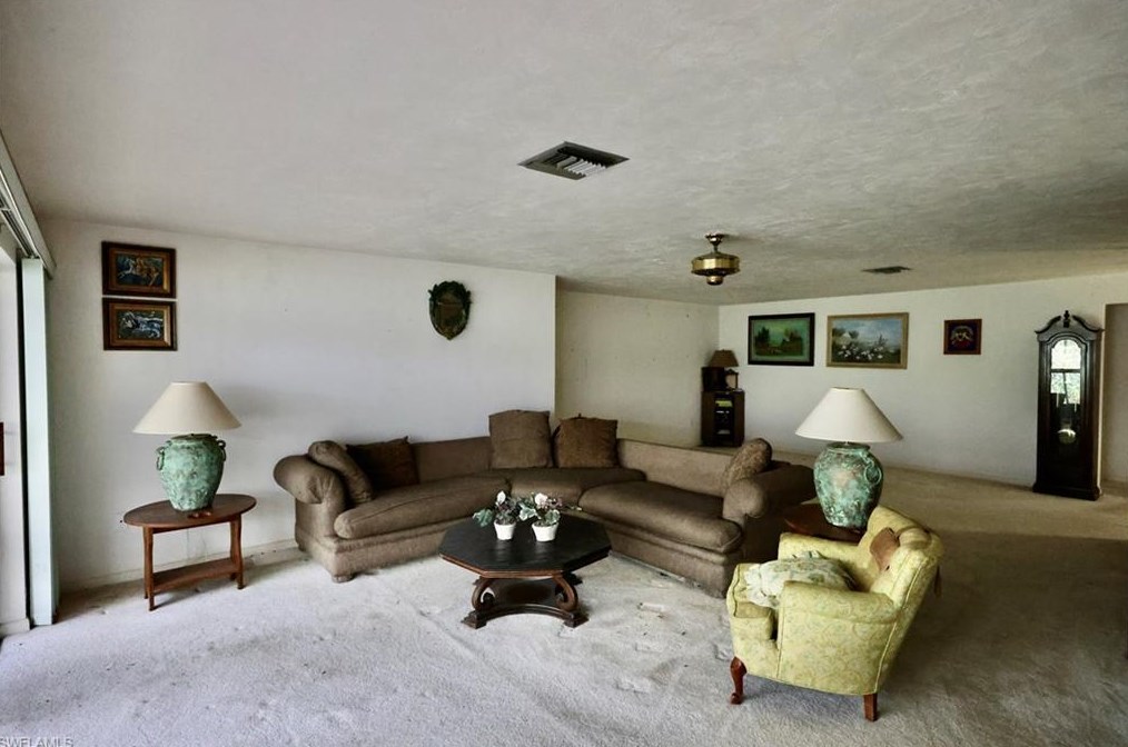 407 Hollywood St, Lehigh Acres, FL 33936